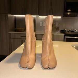 Tan Tabi toe heels